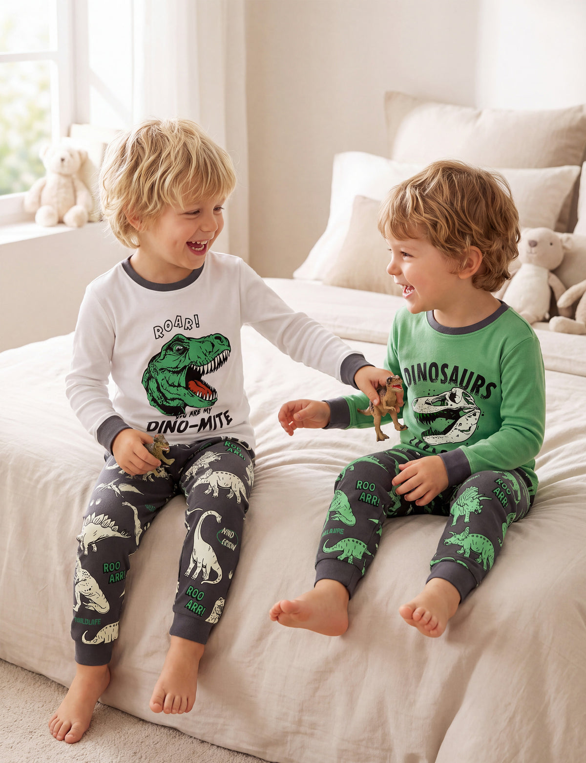 #Color_Long-green Black Dinosaur